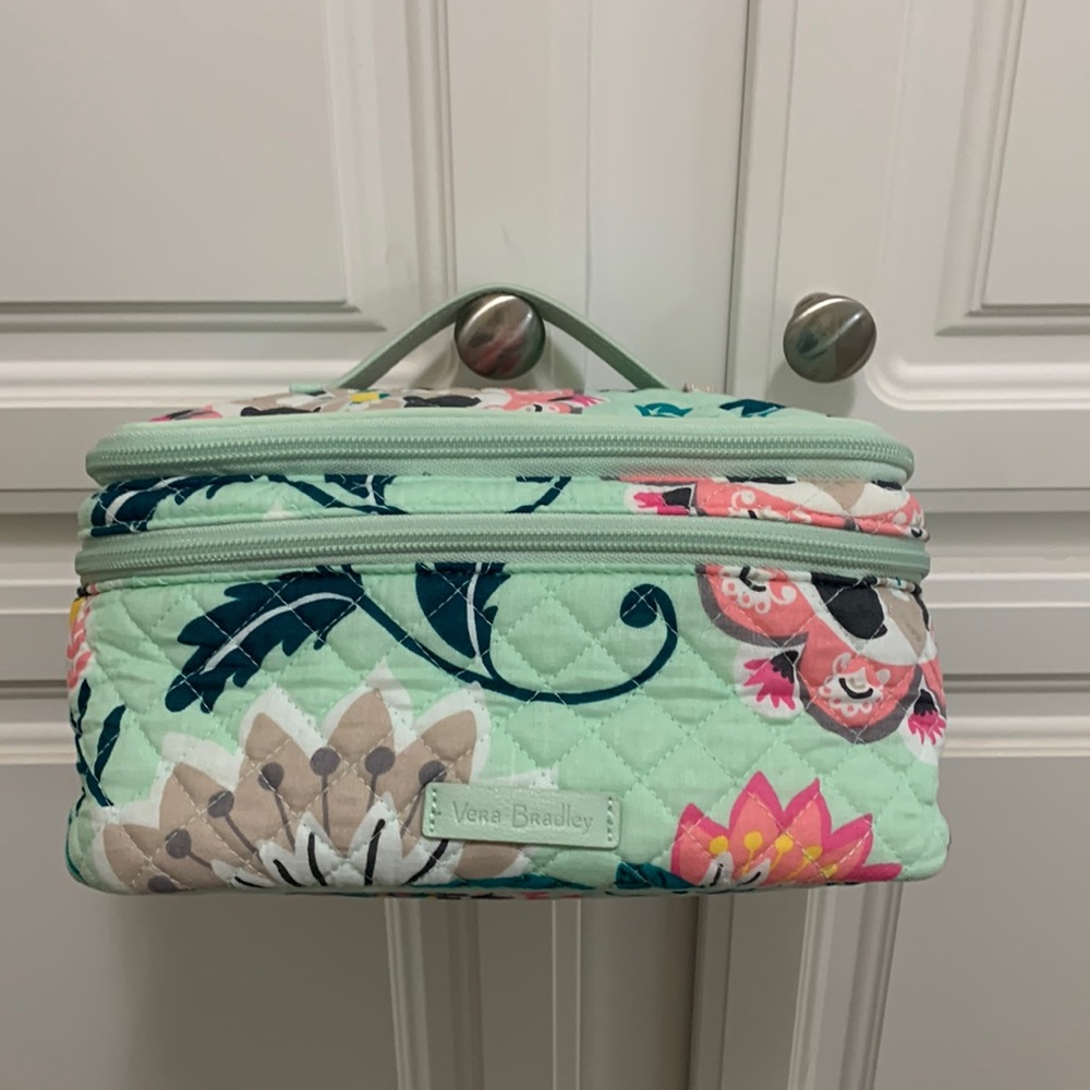 Vera Bradley Travel Brush Up Cosmetic Makeup Soft Train Case in Mint Flowers